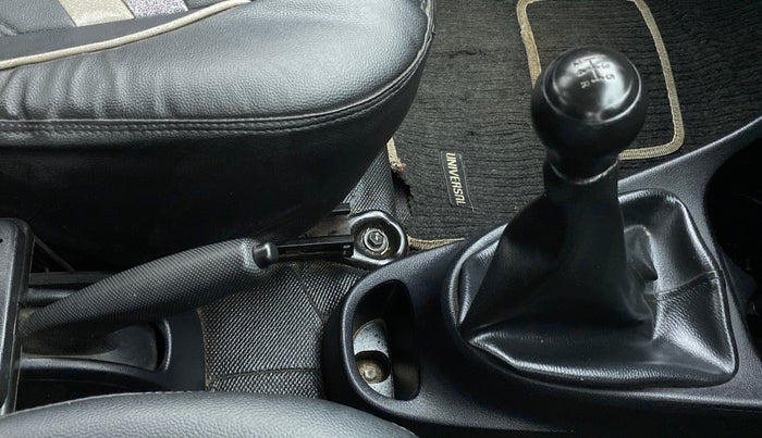 2015 Toyota Etios CROSS G, Petrol, Manual, 30,243 km, Gear Lever