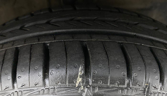 2015 Toyota Etios CROSS G, Petrol, Manual, 30,243 km, Right Front Tyre Tread