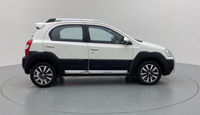 2015 Toyota Etios CROSS G, Petrol, Manual, 30,243 km, Right Side View