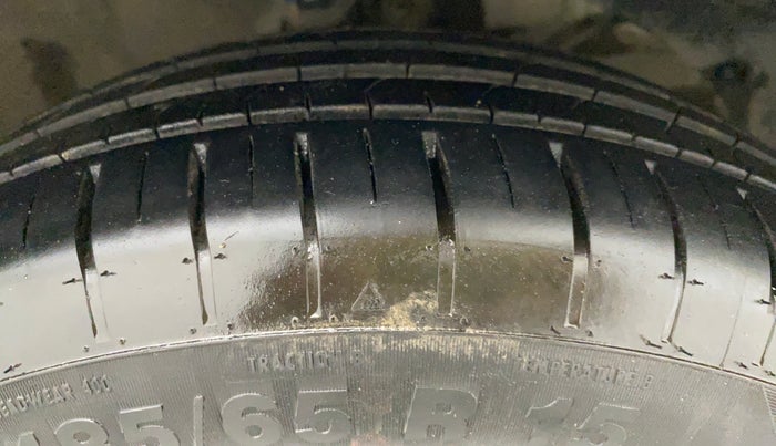2017 Maruti Dzire ZXI AMT, Petrol, Automatic, 1,04,380 km, Right Front Tyre Tread
