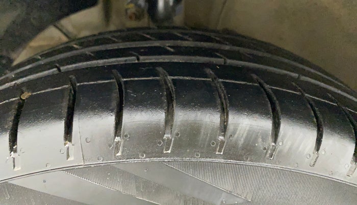 2017 Maruti Dzire ZXI AMT, Petrol, Automatic, 1,04,380 km, Left Front Tyre Tread