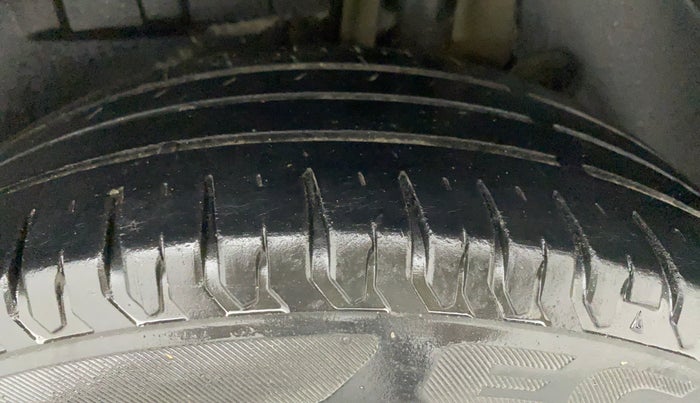 2017 Maruti Dzire ZXI AMT, Petrol, Automatic, 1,04,380 km, Left Rear Tyre Tread