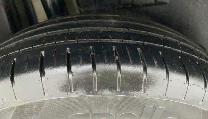 2017 Maruti Dzire ZXI AMT, Petrol, Automatic, 1,04,380 km, Right Rear Tyre Tread