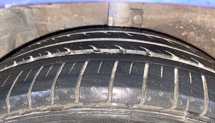 2022 Maruti Ciaz ZETA AT 1.5  SHVS PETROL, Petrol, Automatic, 46,388 km, Left Front Tyre Tread