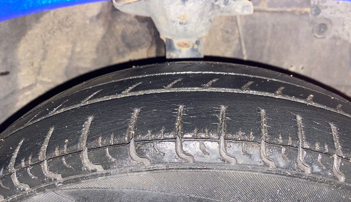 2014 Hyundai Eon D-LITE+, Petrol, Manual, 21,803 km, Right Front Tyre Tread