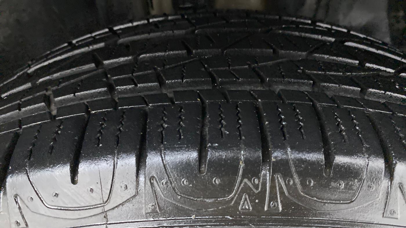 2019 Jeep Compass LIMITED 1.4 AT, Petrol, Automatic, 23,519 km, Right Front Tyre Tread