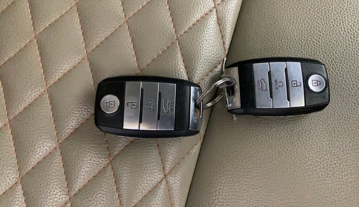 2021 KIA SONET HTX 1.0 IMT, Petrol, Manual, 43,130 km, Key Close Up