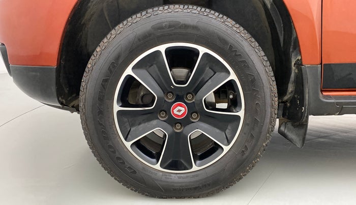 2017 Renault Duster RXS CVT 106 PS, Petrol, Automatic, 33,048 km, Left Front Wheel