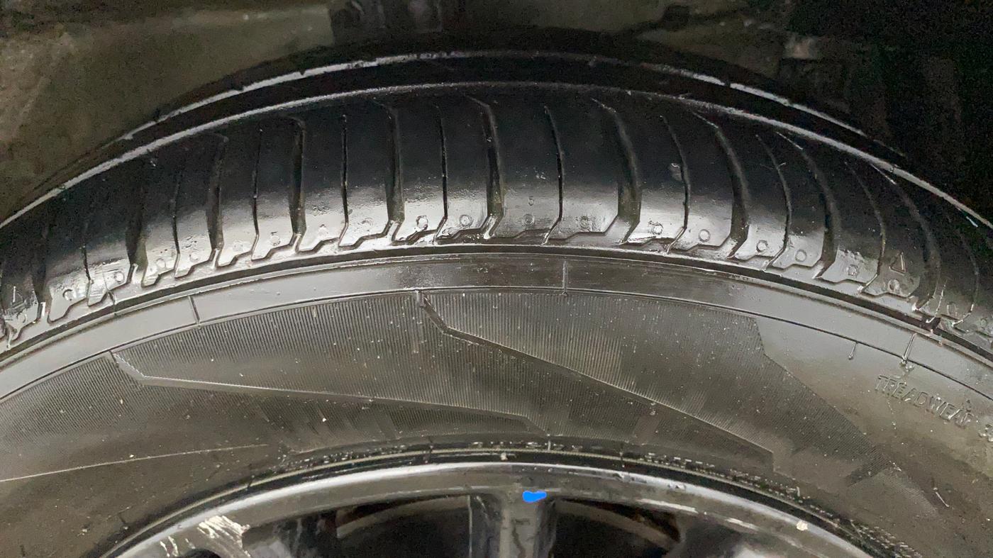2017 Maruti Ciaz ZETA 1.4  AT PETROL, Petrol, Automatic, 48,006 km, Right Front Tyre Tread