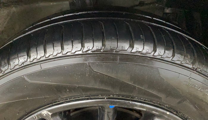 2017 Maruti Ciaz ZETA 1.4  AT PETROL, Petrol, Automatic, 48,006 km, Right Front Tyre Tread