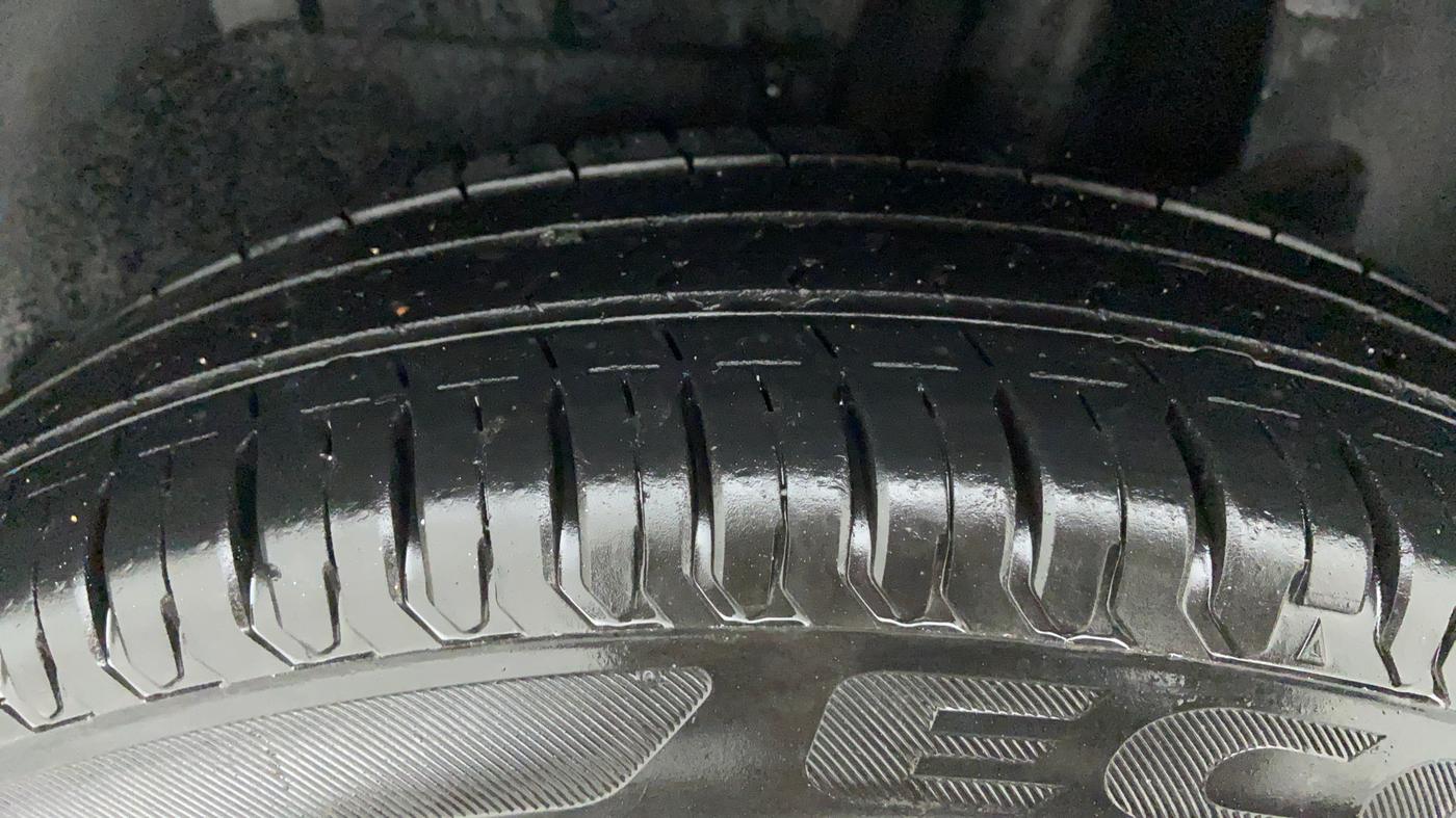 2017 Maruti Dzire VXI, Petrol, Manual, 23,321 km, Left Rear Tyre Tread