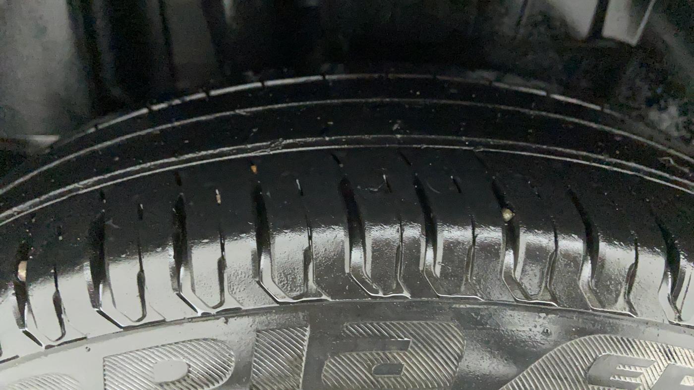 2017 Maruti Dzire VXI, Petrol, Manual, 23,321 km, Right Rear Tyre Tread