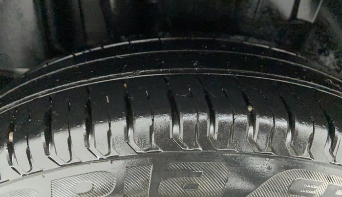 2017 Maruti Dzire VXI, Petrol, Manual, 23,321 km, Right Rear Tyre Tread