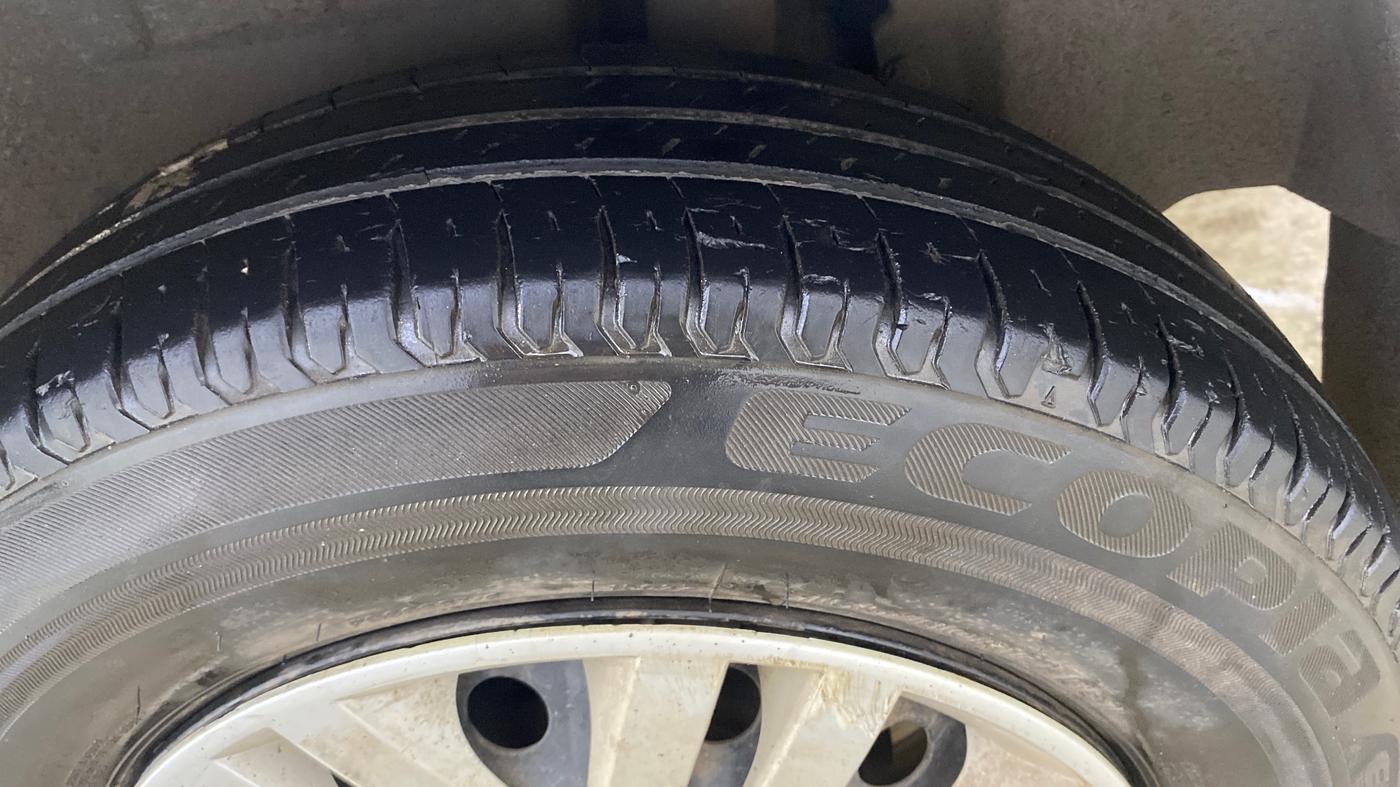 2019 Maruti Dzire VXI AMT, Petrol, Automatic, 61,268 km, Right Rear Tyre Tread