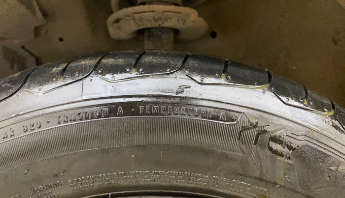 2013 Maruti Ertiga VXI, Petrol, Manual, 52,271 km, Left Front Tyre Tread