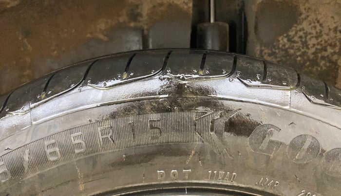 2013 Maruti Ertiga VXI, Petrol, Manual, 52,271 km, Left Rear Tyre Tread