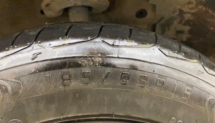 2013 Maruti Ertiga VXI, Petrol, Manual, 52,271 km, Right Front Tyre Tread