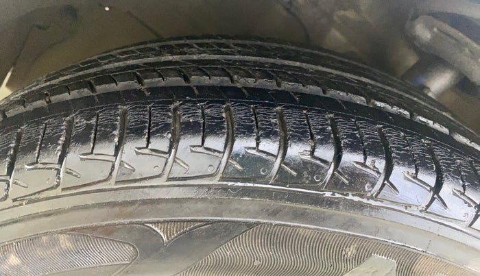 2012 Maruti Ertiga ZXI, Petrol, Manual, 59,356 km, Left Front Tyre Tread