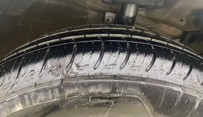 2012 Maruti Ertiga ZXI, Petrol, Manual, 59,356 km, Right Front Tyre Tread