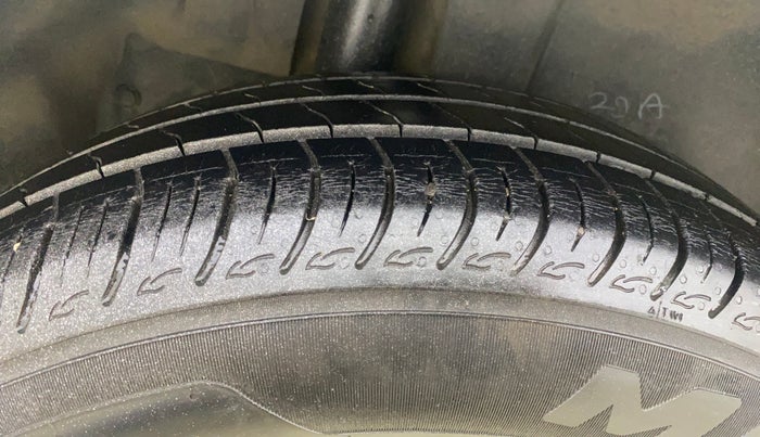 2012 Maruti Ertiga ZXI, Petrol, Manual, 59,356 km, Right Rear Tyre Tread