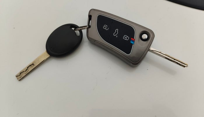 2019 Tata TIAGO NRG PETROL, Petrol, Manual, 79,993 km, Key Close Up