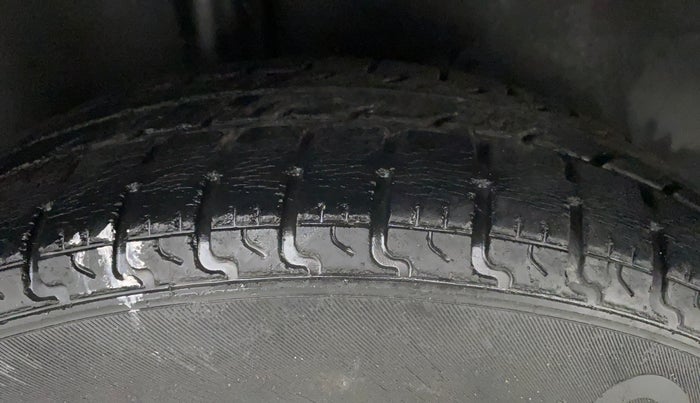 2011 Maruti Swift Dzire VXI, Petrol, Manual, 91,194 km, Right Rear Tyre Tread