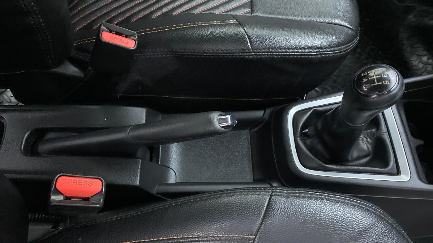 2019 Maruti Swift VXI, Petrol, Manual, 25,676 km, Gear Lever