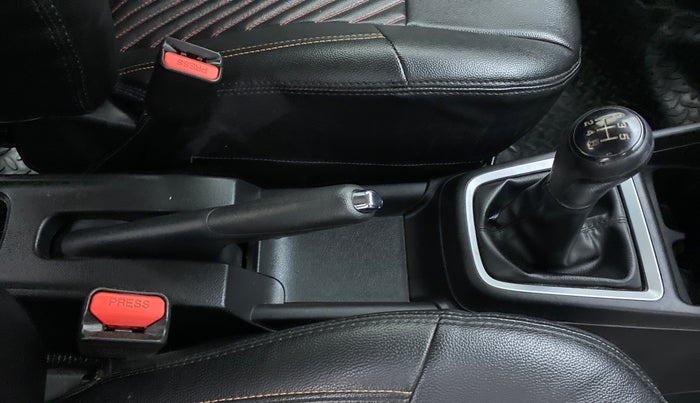 2019 Maruti Swift VXI, Petrol, Manual, 25,676 km, Gear Lever