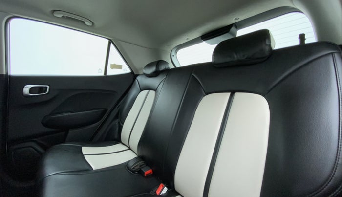 2021 Hyundai VENUE SX 1.0 TURBO, Petrol, Manual, 46,027 km, Right Side Rear Door Cabin