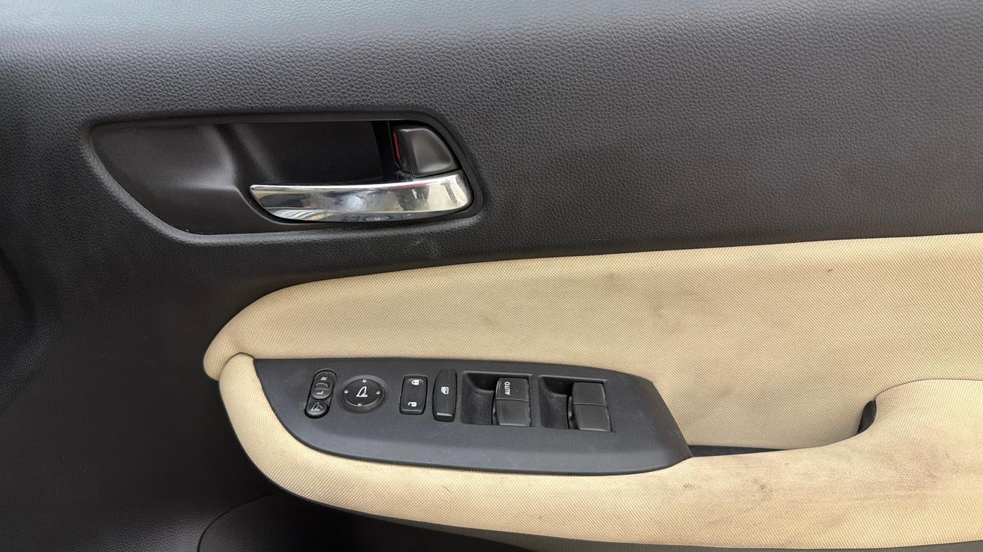 2022 Honda City 1.5L I-VTEC VX, Petrol, Manual, 66,297 km, Driver Side Door Panels Control