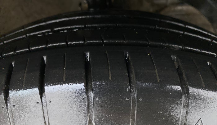 2019 Maruti Swift ZXI, Petrol, Manual, 18,682 km, Right Front Tyre Tread