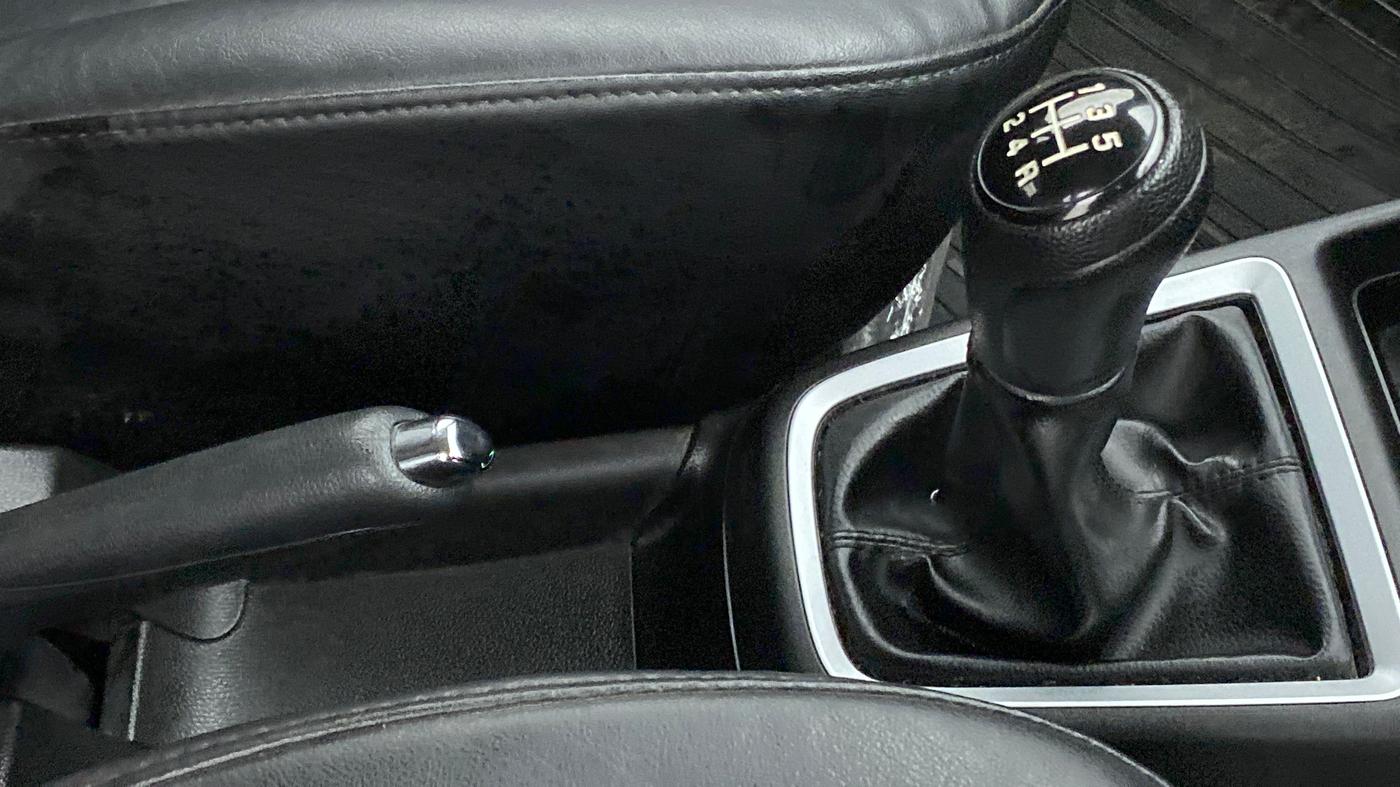 2019 Maruti Swift ZXI, Petrol, Manual, 18,682 km, Gear Lever