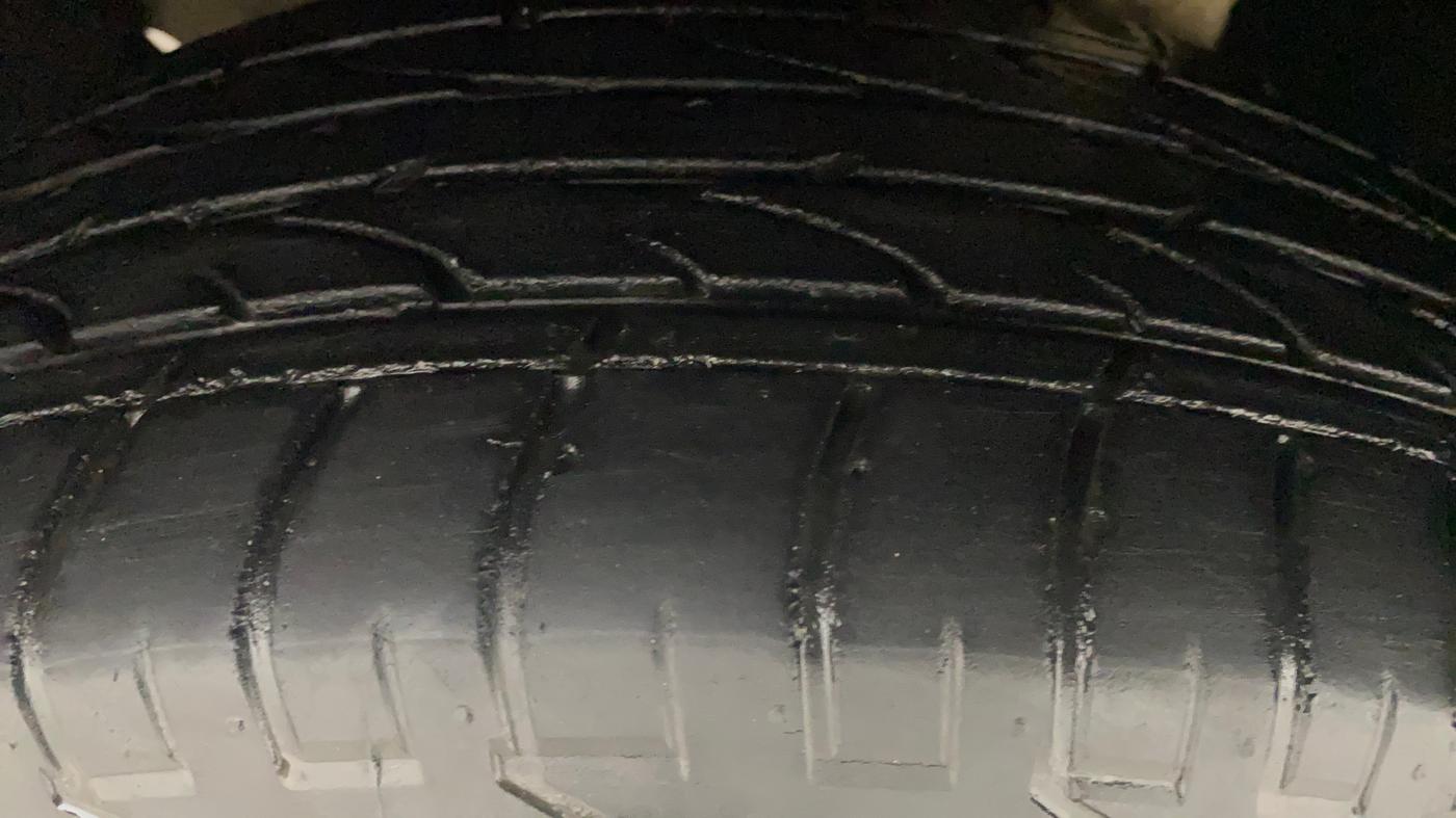 2018 Mahindra MARAZZO M8 7 STR, Diesel, Manual, 49,420 km, Left Front Tyre Tread
