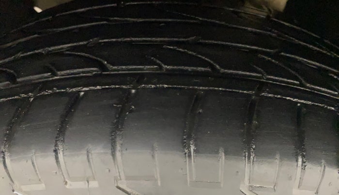 2018 Mahindra MARAZZO M8 7 STR, Diesel, Manual, 49,420 km, Left Front Tyre Tread