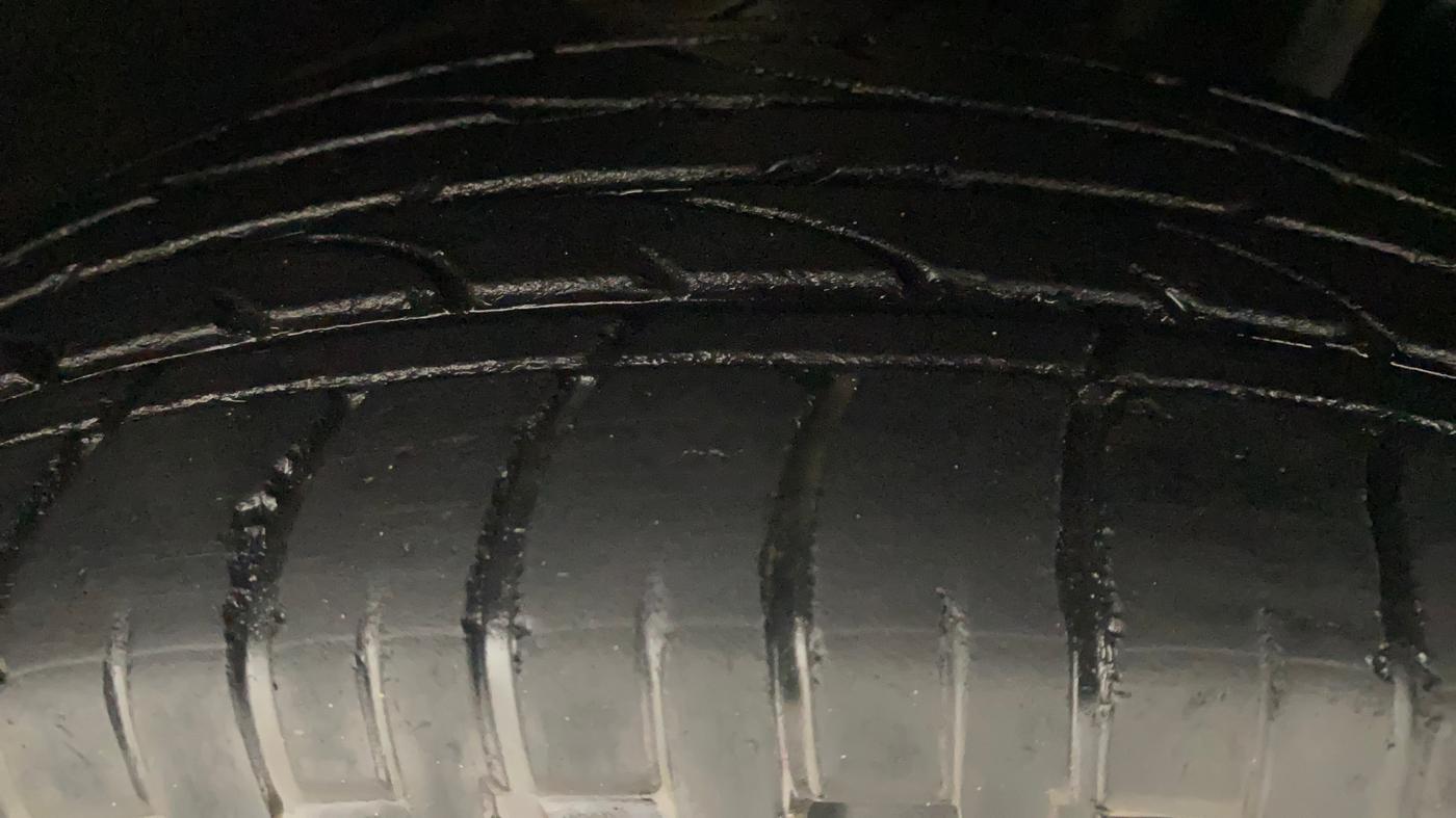 2018 Mahindra MARAZZO M8 7 STR, Diesel, Manual, 49,420 km, Right Front Tyre Tread