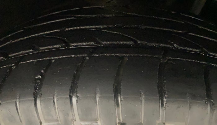 2018 Mahindra MARAZZO M8 7 STR, Diesel, Manual, 49,420 km, Right Front Tyre Tread