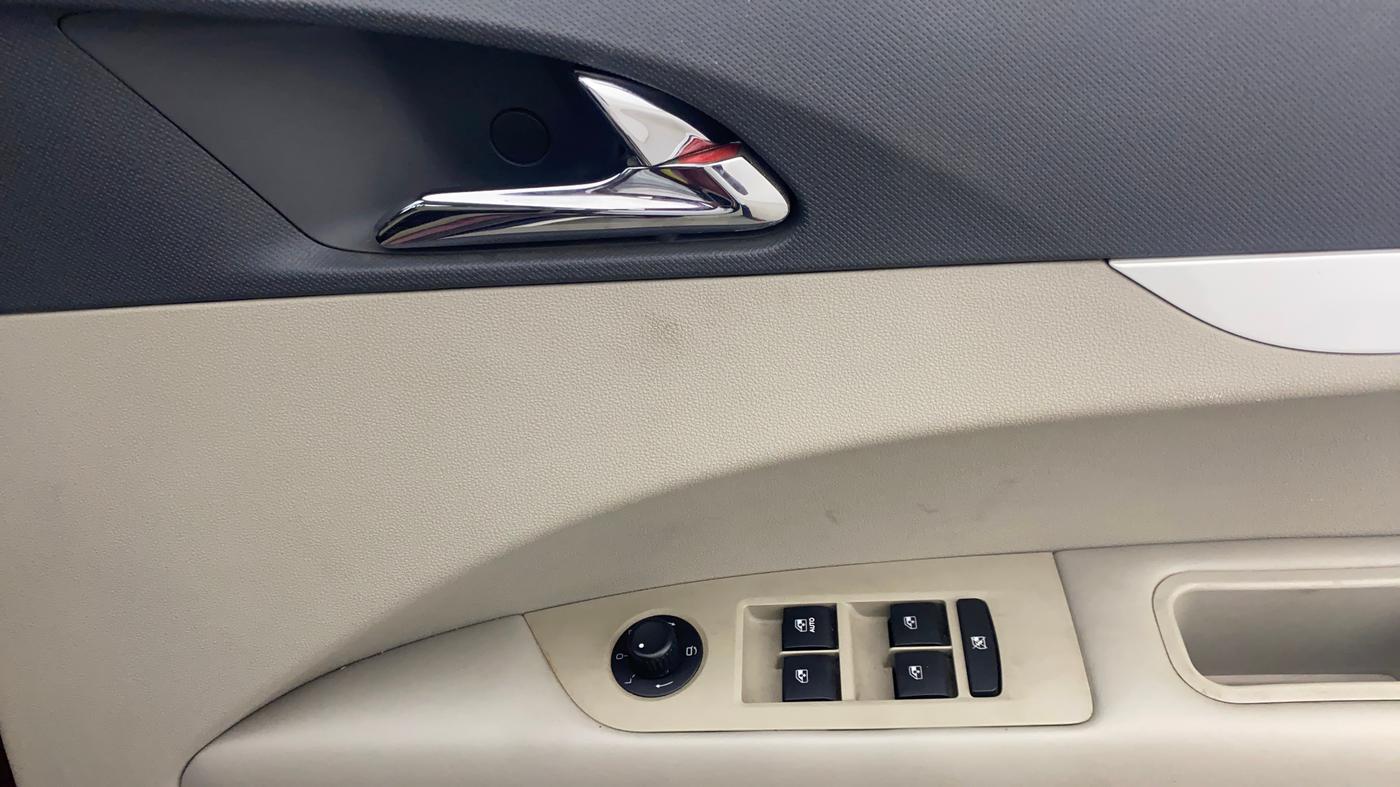 2018 Mahindra MARAZZO M8 7 STR, Diesel, Manual, 49,420 km, Driver Side Door Panels Control