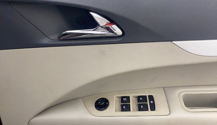 2018 Mahindra MARAZZO M8 7 STR, Diesel, Manual, 49,420 km, Driver Side Door Panels Control