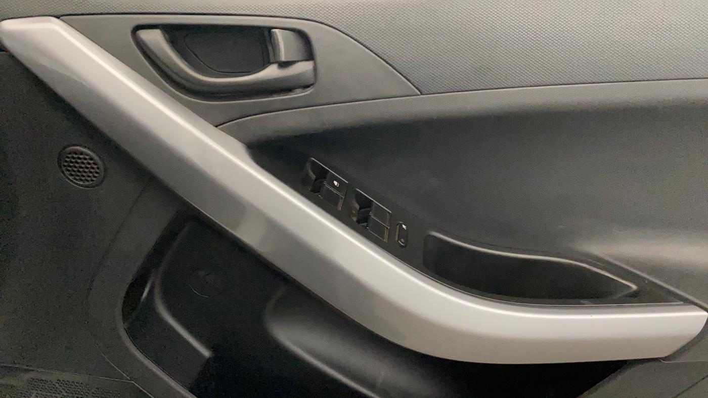 2022 Tata NEXON XM SUNROOF DIESEL, Diesel, Manual, 65,739 km, Driver Side Door Panels Control