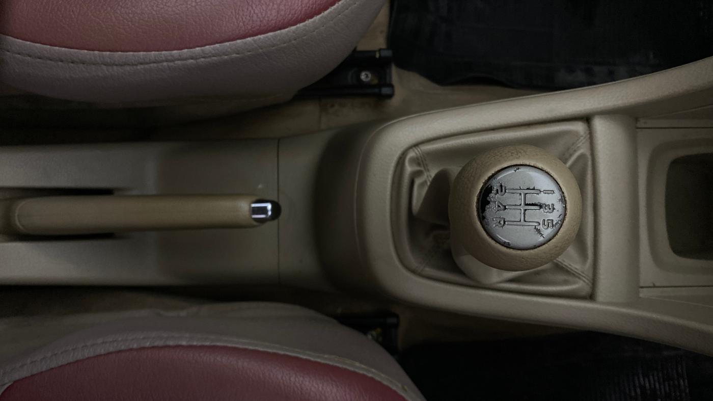 2013 Maruti Ertiga VXI, Petrol, Manual, 60,549 km, Gear Lever