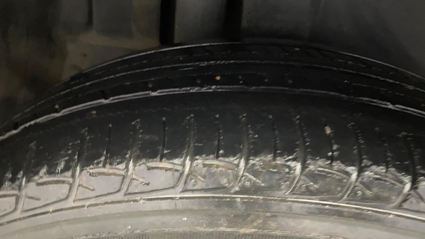 2013 Maruti Ertiga VXI, Petrol, Manual, 60,549 km, Right Rear Tyre Tread