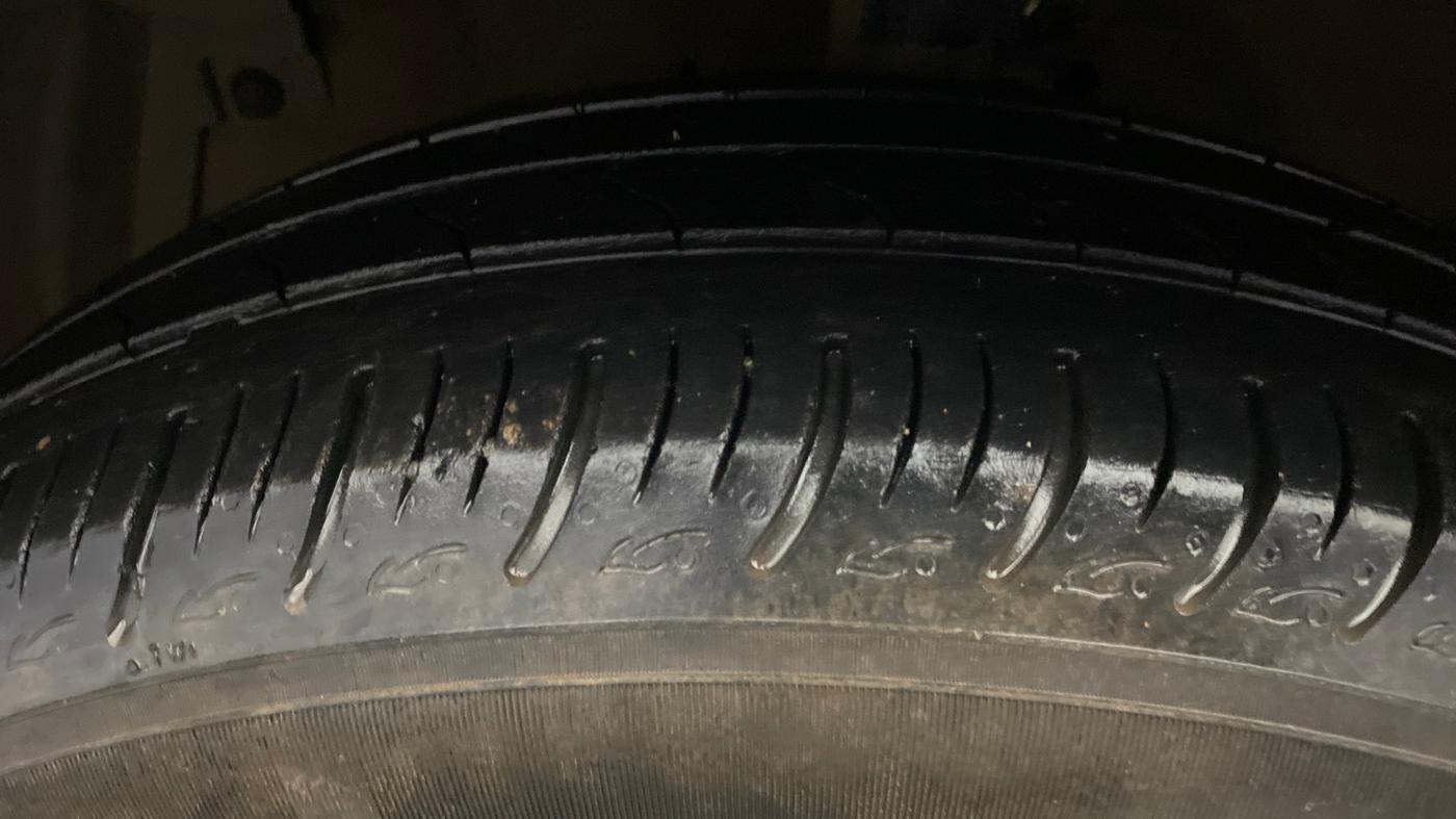 2013 Maruti Ertiga VXI, Petrol, Manual, 60,549 km, Left Front Tyre Tread