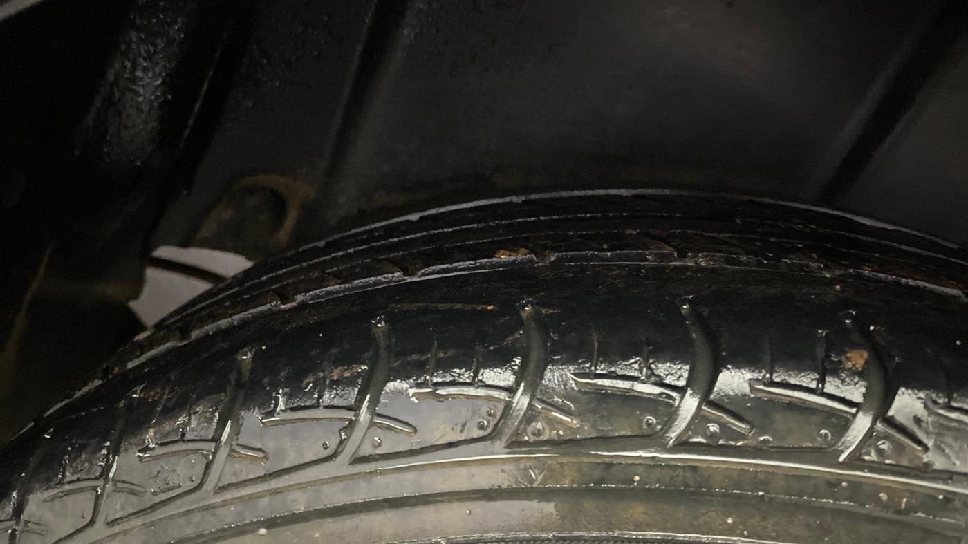2013 Maruti Ertiga VXI, Petrol, Manual, 60,549 km, Left Rear Tyre Tread