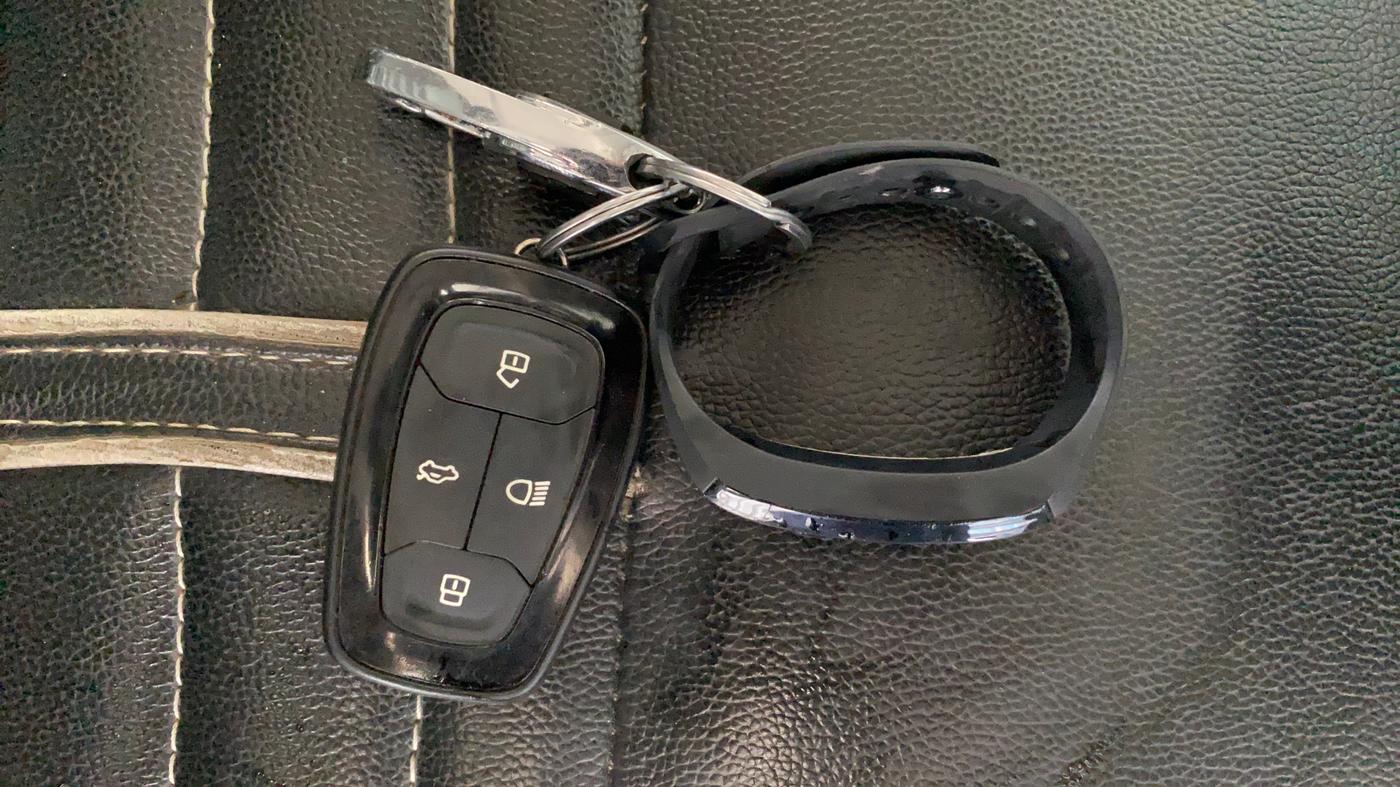 2020 Tata ALTROZ XZ PETROL, CNG, Manual, 80,571 km, Key Close Up