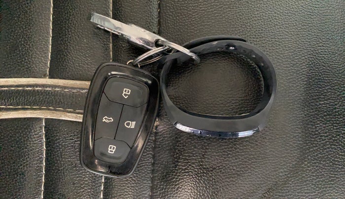 2020 Tata ALTROZ XZ PETROL, CNG, Manual, 80,571 km, Key Close Up