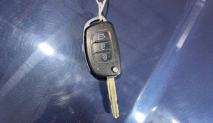 2021 Hyundai VENUE SX 1.0 TURBO IMT, Petrol, Manual, 51,970 km, Key Close Up