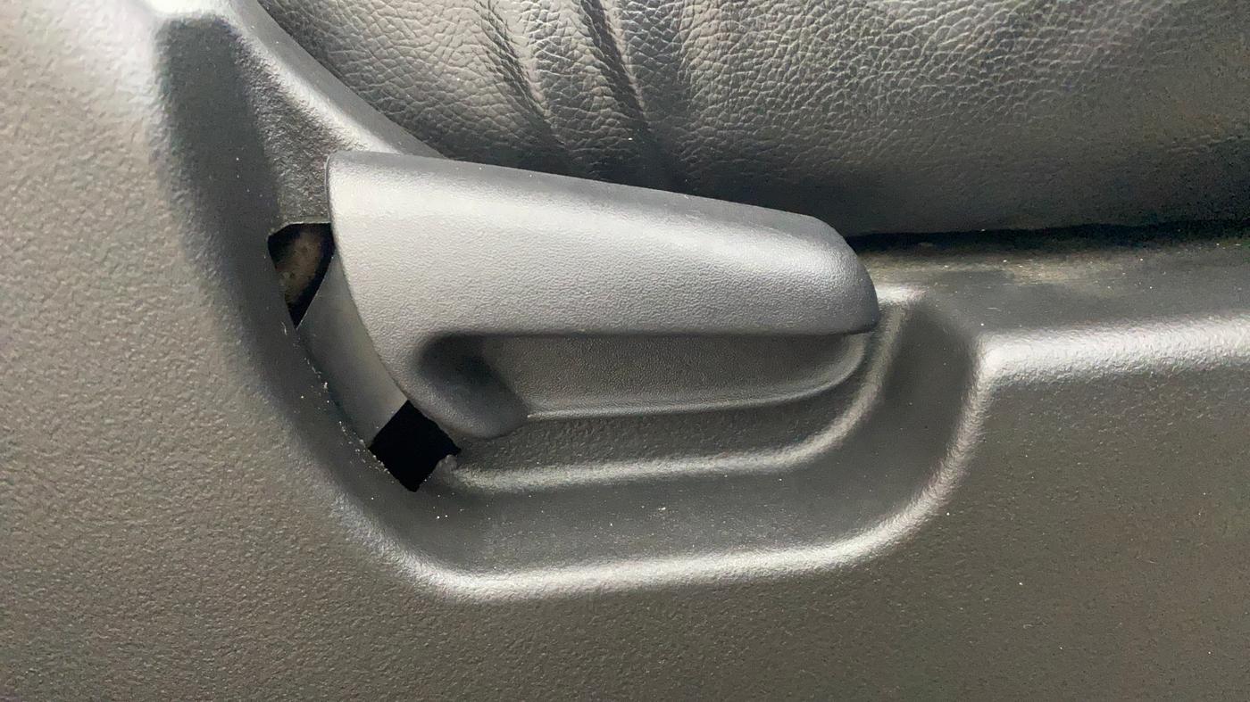 2015 Maruti Wagon R Stingray VXI, Petrol, Manual, 35,413 km, Driver Side Adjustment Panel