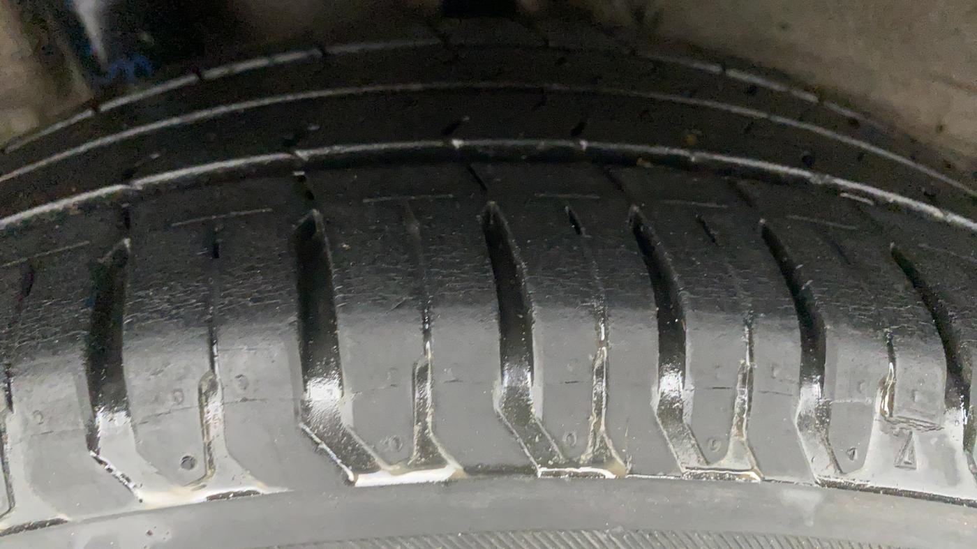 2018 Hyundai Verna 1.6 SX VTVT, Petrol, Manual, 25,995 km, Right Rear Tyre Tread