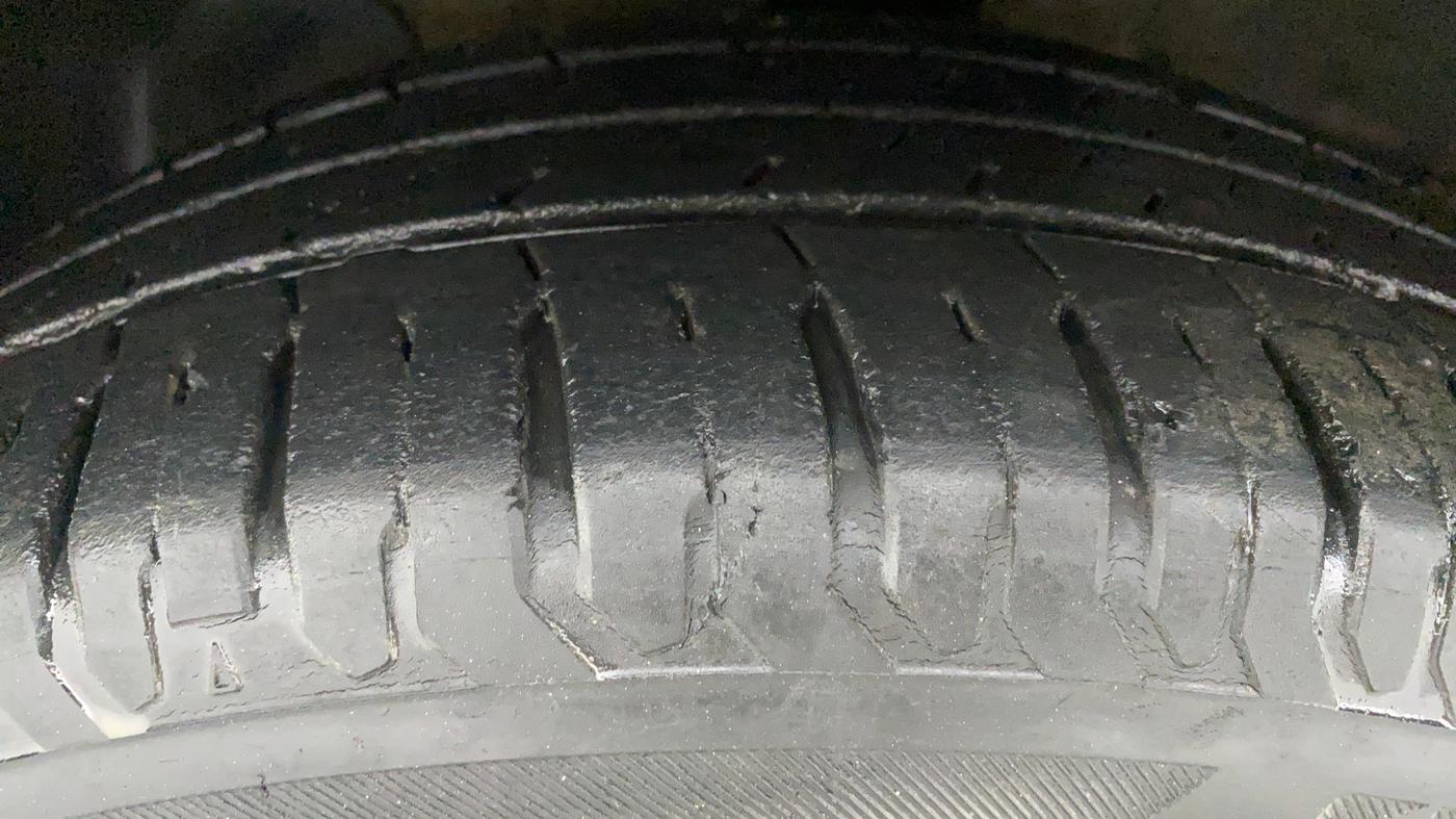 2018 Hyundai Verna 1.6 SX VTVT, Petrol, Manual, 25,995 km, Left Front Tyre Tread