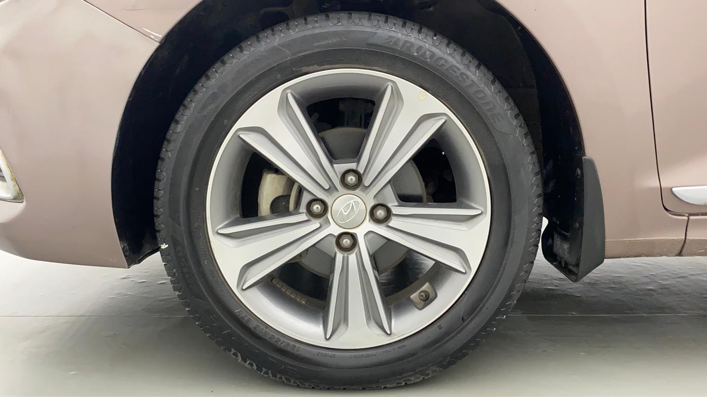 2018 Hyundai Verna 1.6 SX VTVT, Petrol, Manual, 25,995 km, Left Front Wheel